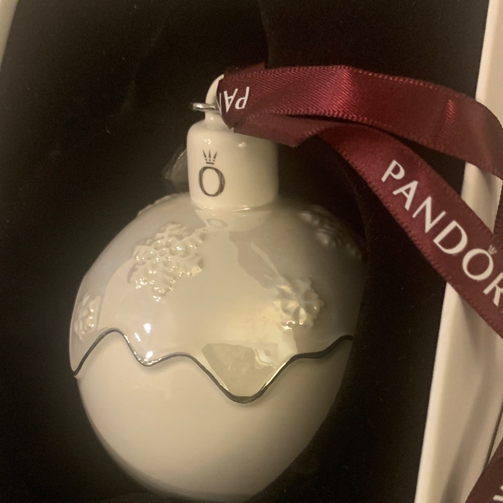 Pandora Collectable White and Gold 2018 ceramic ornament with cranberry ribbon.